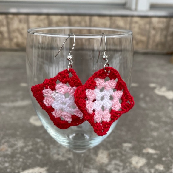 Feathers Ruffled Jewelry - Red & Pink Crochet Granny Square Earrings